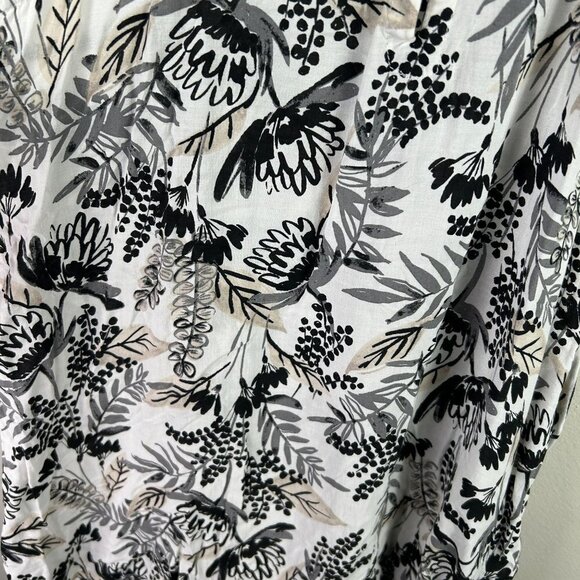Womens black and white floral tank‎ top loose fit size medium - Picture 3 of 6